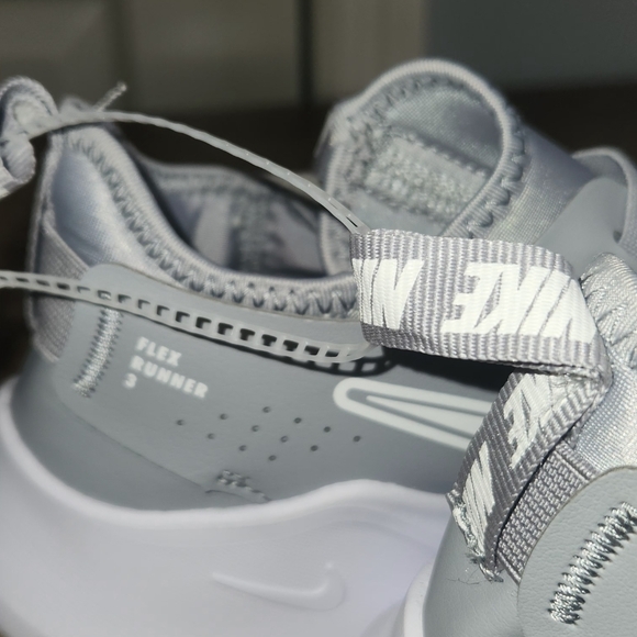 Nike Flex Runner 3 Grey/White FN1294-001. Size 6 Youth and Women's 7.5 or 8. - Picture 8 of 14